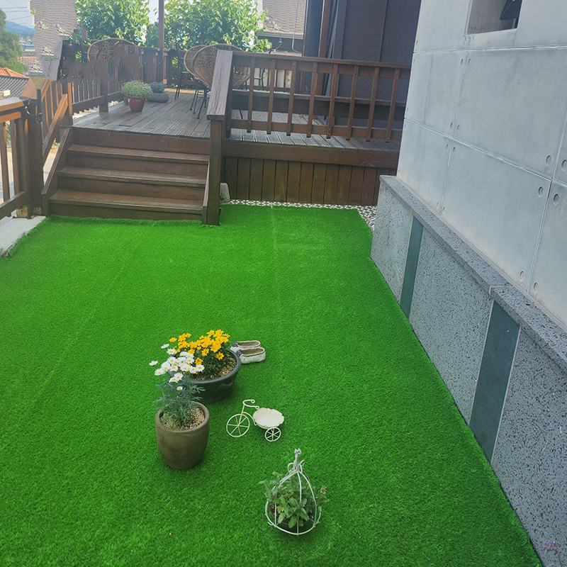 Artificial Grass Around Swimming Pool